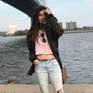 Meet your Posher, Ana